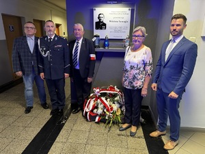 Zdjęcia policjantów oraz uczestników uroczystości