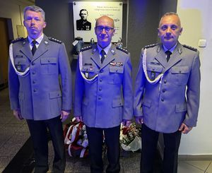 Zdjęcia policjantów oraz uczestników uroczystości