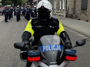 Zdjęcia policjantów oraz uczestników uroczystości