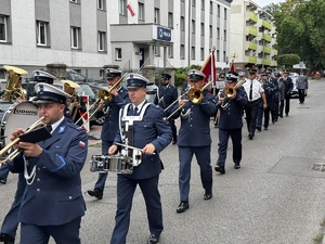 Zdjęcia policjantów oraz uczestników uroczystości