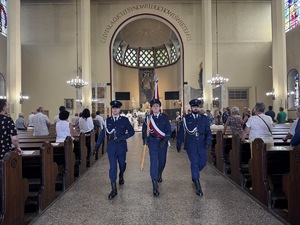 Zdjęcia policjantów oraz uczestników uroczystości