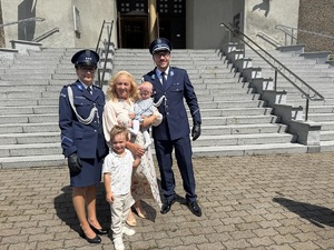 Zdjęcia policjantów oraz uczestników uroczystości