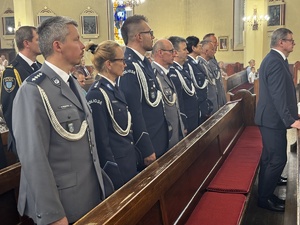 Zdjęcia policjantów oraz uczestników uroczystości