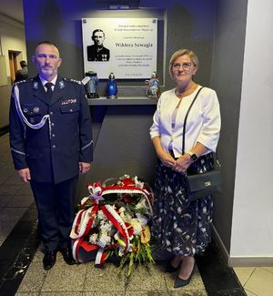 Zdjęcia policjantów oraz uczestników uroczystości