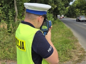 Zdjęcie policjantów podczas kontroli rowerzystów