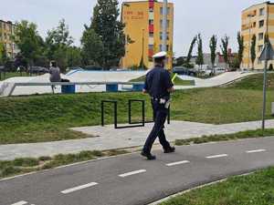 Zdjęcie policjantów podczas kontroli rowerzystów