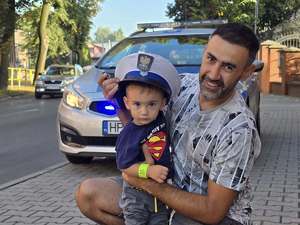 Zdjęcie policjantów podczas działań &quot;Bezpieczna droga do szkoły&quot;