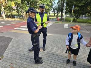 Zdjęcie policjantów podczas działań &quot;Bezpieczna droga do szkoły&quot;