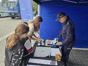 Zdjęcie uczestników pikniku rodzinnego na Kopcu Wyzwolenia