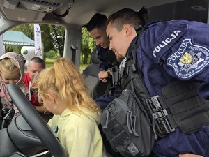 Zdjęcie uczestników pikniku rodzinnego na Kopcu Wyzwolenia