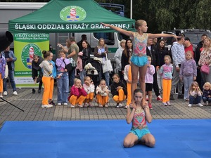 Zdjęcie uczestników pikniku rodzinnego na Kopcu Wyzwolenia