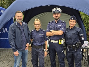 Zdjęcie uczestników pikniku rodzinnego na Kopcu Wyzwolenia