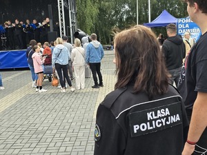 Zdjęcie uczestników pikniku rodzinnego na Kopcu Wyzwolenia