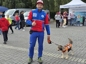 Zdjęcie uczestników pikniku rodzinnego na Kopcu Wyzwolenia