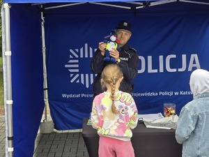 Zdjęcie uczestników pikniku rodzinnego na Kopcu Wyzwolenia