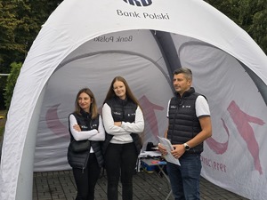 Zdjęcie uczestników pikniku rodzinnego na Kopcu Wyzwolenia