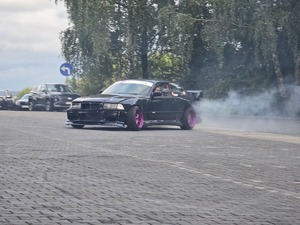 Zdjęcie uczestników pikniku rodzinnego na Kopcu Wyzwolenia