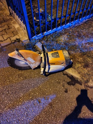 Zdjęcie skradzionych przedmiotów oraz zatrzymanych