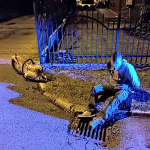 Zdjęcie skradzionych przedmiotów oraz zatrzymanych