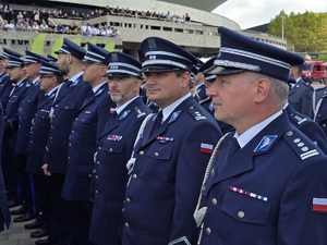 Zdjęcie policjantów podczas uroczystości ślubowania
