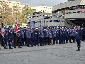 Zdjęcie policjantów podczas uroczystości ślubowania