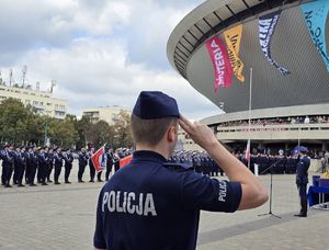 Zdjęcie policjantów podczas uroczystości ślubowania