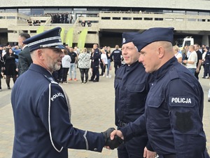 Zdjęcie policjantów podczas uroczystości ślubowania