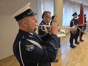 Zdjęcia uczestników uroczystej zbiórki z okazji zmiany Komendanta Miejskiego Policji w Piekarach Śląskich