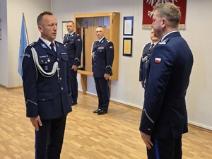 Zdjęcia uczestników uroczystej zbiórki z okazji zmiany Komendanta Miejskiego Policji w Piekarach Śląskich