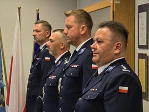 Zdjęcia uczestników uroczystej zbiórki z okazji zmiany Komendanta Miejskiego Policji w Piekarach Śląskich