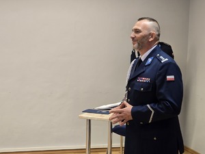 Zdjęcia uczestników uroczystej zbiórki z okazji zmiany Komendanta Miejskiego Policji w Piekarach Śląskich