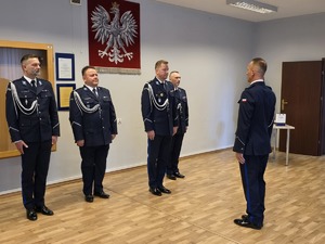Zdjęcia uczestników uroczystej zbiórki z okazji zmiany Komendanta Miejskiego Policji w Piekarach Śląskich