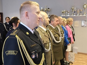 Zdjęcia uczestników uroczystej zbiórki z okazji zmiany Komendanta Miejskiego Policji w Piekarach Śląskich