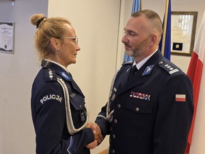 Zdjęcia uczestników uroczystej zbiórki z okazji zmiany Komendanta Miejskiego Policji w Piekarach Śląskich