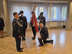 Zdjęcia uczestników uroczystej zbiórki z okazji zmiany Komendanta Miejskiego Policji w Piekarach Śląskich