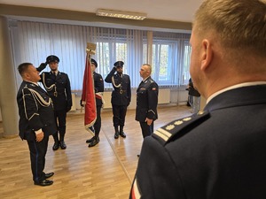 Zdjęcia uczestników uroczystej zbiórki z okazji zmiany Komendanta Miejskiego Policji w Piekarach Śląskich