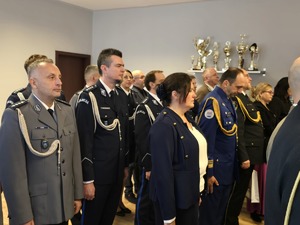 Zdjęcia uczestników uroczystej zbiórki z okazji zmiany Komendanta Miejskiego Policji w Piekarach Śląskich