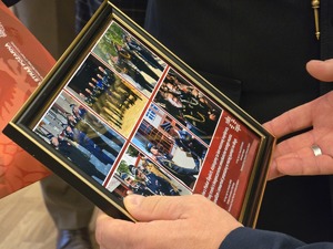Zdjęcia uczestników uroczystej zbiórki z okazji zmiany Komendanta Miejskiego Policji w Piekarach Śląskich