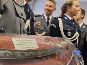 Zdjęcia uczestników uroczystej zbiórki z okazji zmiany Komendanta Miejskiego Policji w Piekarach Śląskich