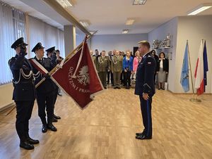 Zdjęcia uczestników uroczystej zbiórki z okazji zmiany Komendanta Miejskiego Policji w Piekarach Śląskich
