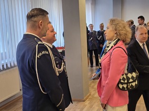 Zdjęcia uczestników uroczystej zbiórki z okazji zmiany Komendanta Miejskiego Policji w Piekarach Śląskich