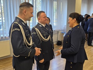 Zdjęcia uczestników uroczystej zbiórki z okazji zmiany Komendanta Miejskiego Policji w Piekarach Śląskich