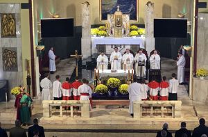 Zdjęcia z uczestników podczas uroczystości z okazji święta Odzyskania Niepodległości