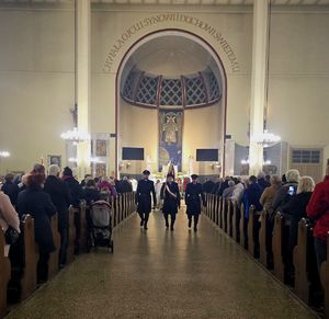 Zdjęcia z uczestników podczas uroczystości z okazji święta Odzyskania Niepodległości