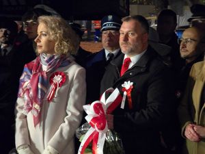 Zdjęcia z uczestników podczas uroczystości z okazji święta Odzyskania Niepodległości