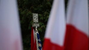 Zdjęcia z uczestników podczas uroczystości z okazji święta Odzyskania Niepodległości
