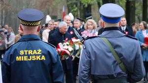 Zdjęcia z uczestników podczas uroczystości z okazji święta Odzyskania Niepodległości