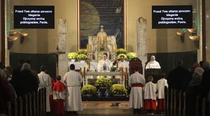 Zdjęcia z uczestników podczas uroczystości z okazji święta Odzyskania Niepodległości