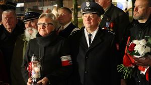 Zdjęcia z uczestników podczas uroczystości z okazji święta Odzyskania Niepodległości