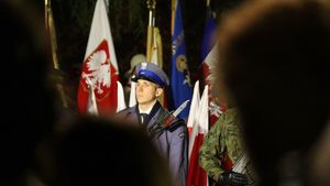 Zdjęcia z uczestników podczas uroczystości z okazji święta Odzyskania Niepodległości